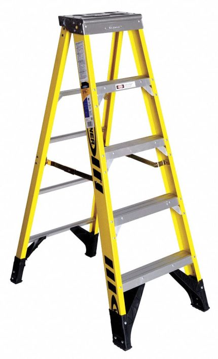 WERNER Stepladder: 5 ft Ladder Size, Fiberglass, 375 lb Load Capacity, 20 lb Wt, 2.8 ft Standing Ht