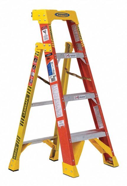 WERNER Stepladder: 4 ft Ladder Size, Fiberglass, 300 lb Load Capacity, 16 lb Wt