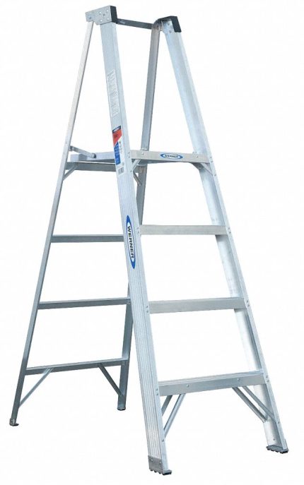 WERNER Platform Stepladder: 4 ft Ladder Size, Aluminum, 300 lb Load Capacity, 17 lb Wt