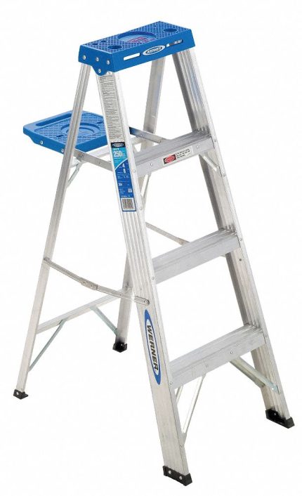 WERNER Stepladder: 4 ft Ladder Size, Aluminum, 250 lb Load Capacity, 11 lb Wt, 1.9 ft Standing Ht