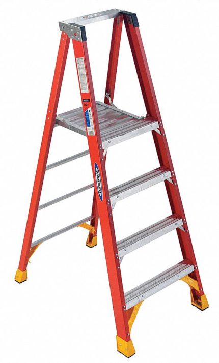 WERNER Platform Stepladder: 4 ft Ladder Size, Fiberglass, 300 lb Load Capacity, 24 lb Wt
