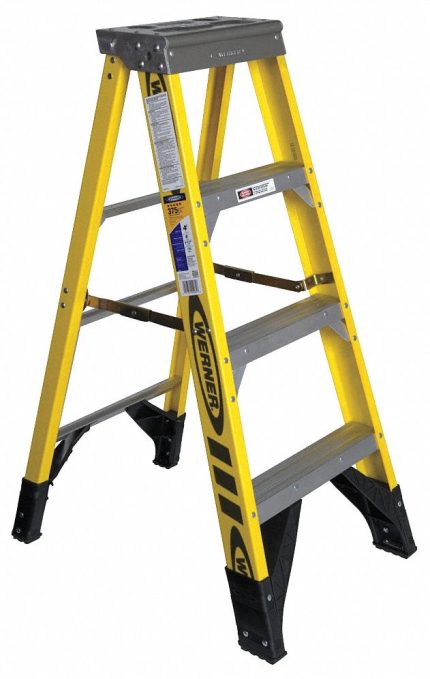 WERNER Stepladder: 4 ft Ladder Size, Fiberglass, 375 lb Load Capacity, 16 lb Wt, 1.9 ft Standing Ht